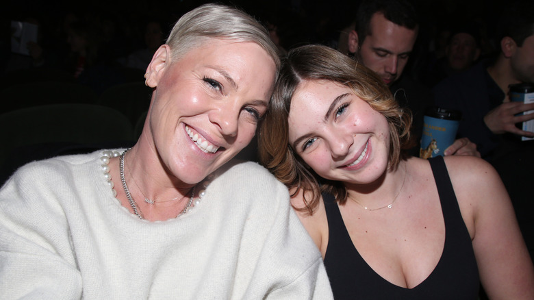 Willow Sage Hart performing with her mother Pink